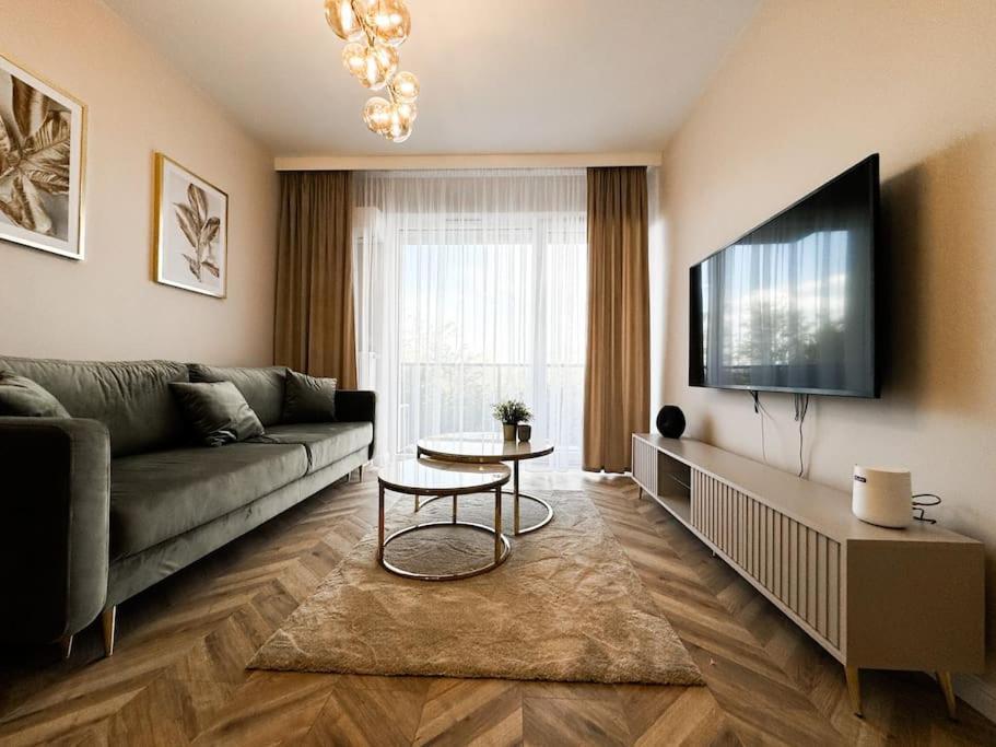 Balcony & Parking, Modern Elegant Apartment! Near Tram Breslávia Exterior foto